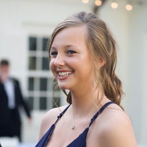 Meet your Posher, Genna